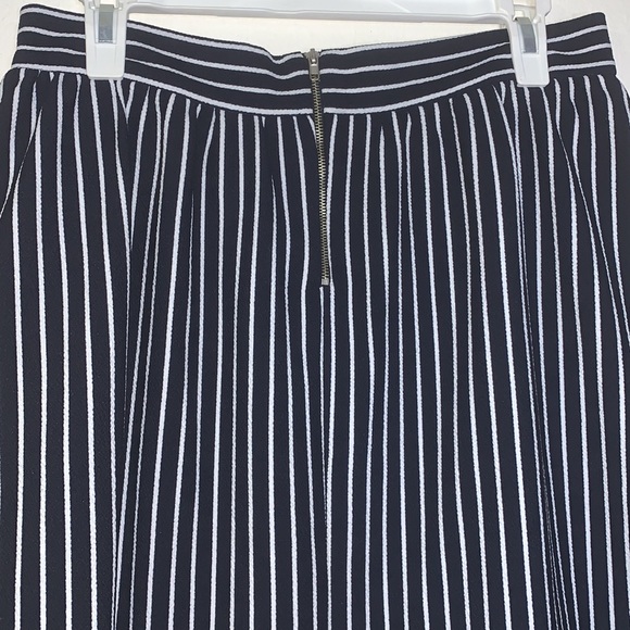 Cute blue/white striped skirt 💙 - Picture 4 of 6